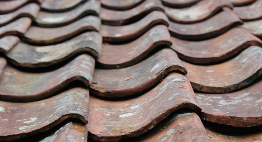 Professioneel aanbrengen nieuwe nokvorst reparatie met moderne technieken