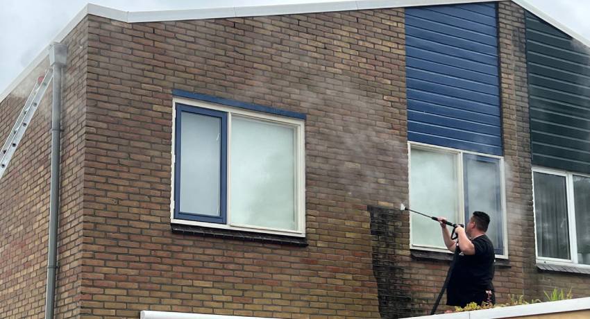 featured single service gevel zandstralen v2 - Dak en Gevel Renovaties