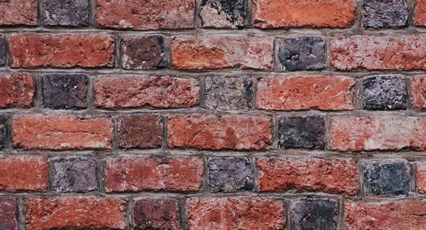 Professioneel gevelrenovatie bedrijf aan het werk met moderne technieken