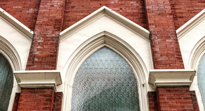 Gespecialiseerd gevel impregneren bedrijf aan het werk voor optimale vochtbescherming