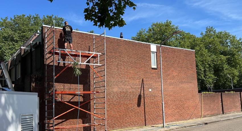 Professioneel hersteld voegwerk voor een duurzame gevel.
