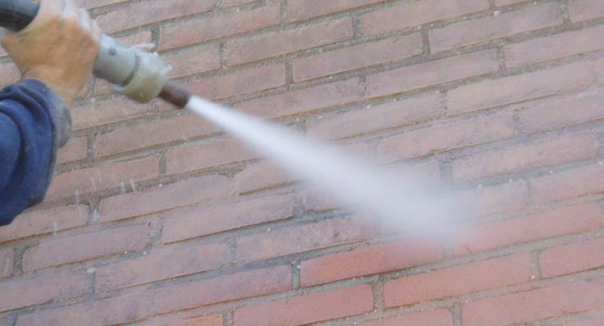Dak en Gevel Renovaties: professionele gevelreiniging met hogedrukreiniger