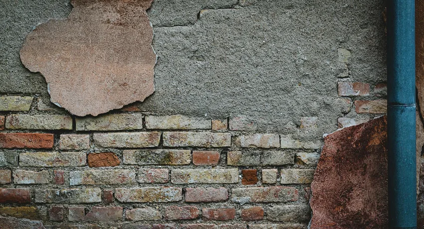 Metselwerk herstellen rondom dakranden kozijnen en voegwerk aansluitingen