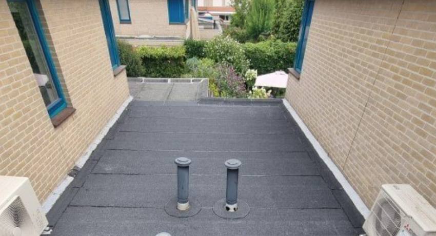 Verschillende types dakbedekking bitumen: APP, SBS en oxidatiebitumen met hun specifieke eigenschappen en toepassingen.