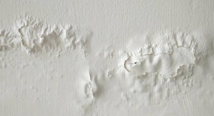 Vocht in muur door lekkage: herkenning, oorzaken en oplossingen voor vochtige muur door lekkage.