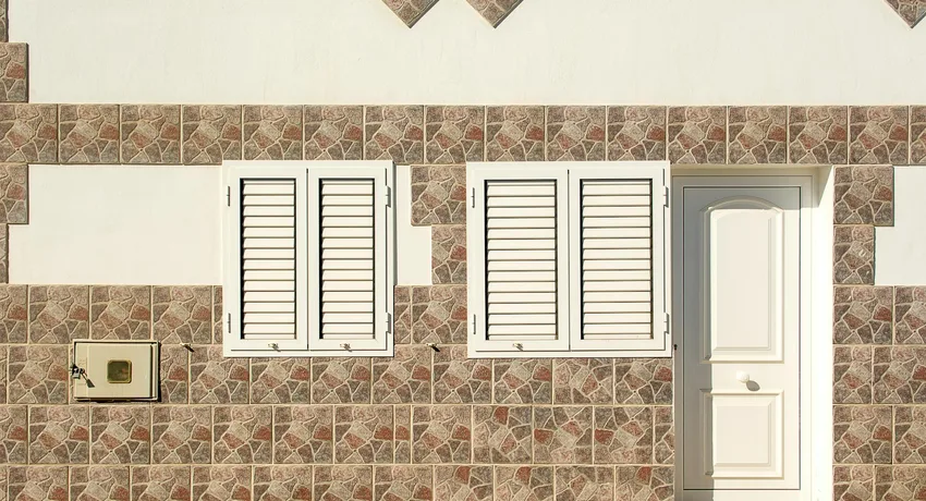 Waardevermeerdering huis door nieuw dak en schone gevel renovatie